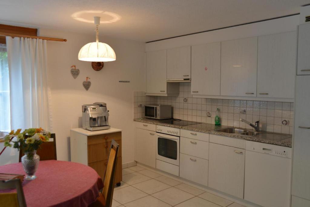 Bed And Breakfast - Die Aelplersuit Fuer Backpackers Im Berghuesli Linthal מראה חיצוני תמונה